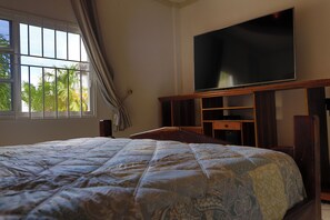 8 bedrooms, iron/ironing board, WiFi, bed sheets