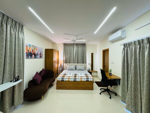 1 bedroom, in-room safe, desk, iron/ironing board