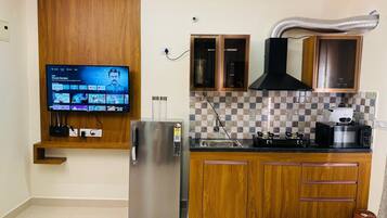 Kühlschrank, Mikrowelle, Ofen, Herdplatte