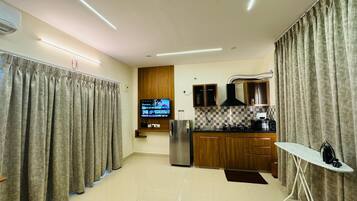 Frigorífic, microones, forn i placa de cuina