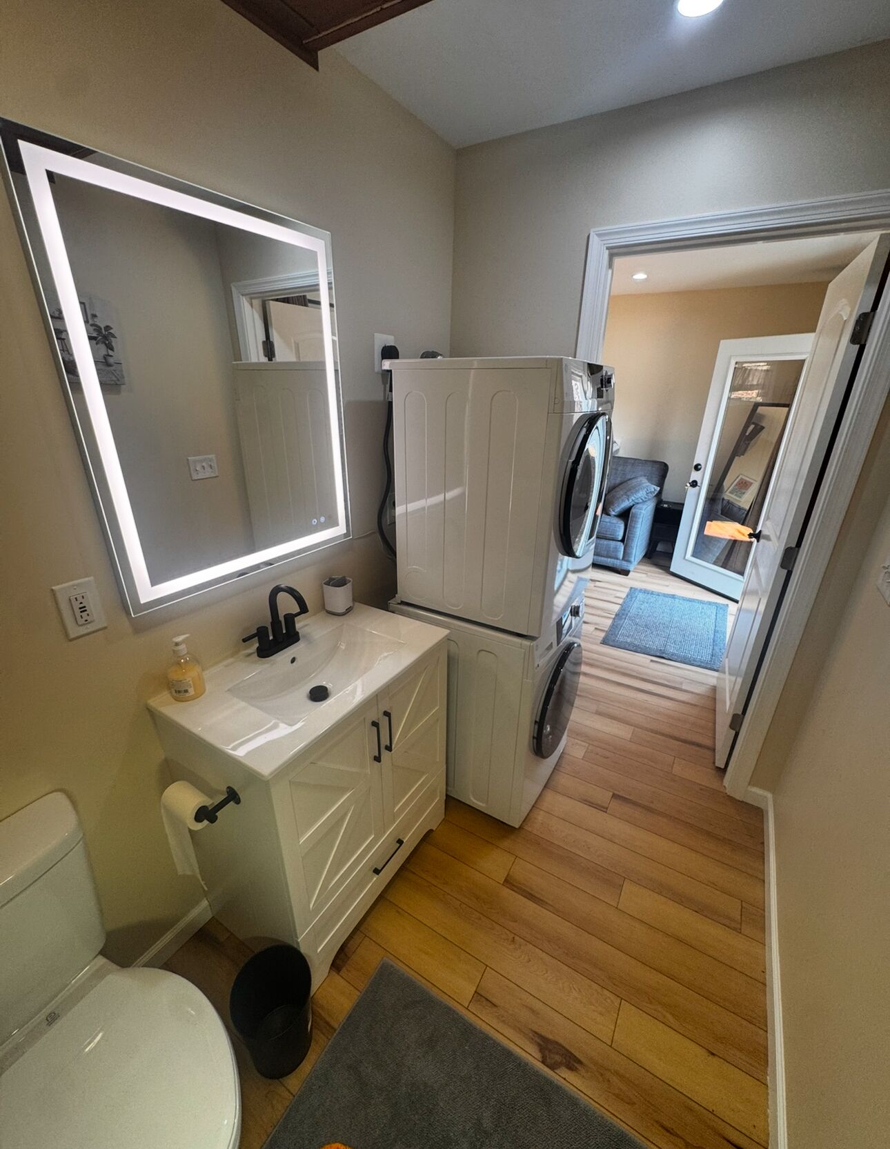 Haartrockner, Handtücher, Seife, Shampoo