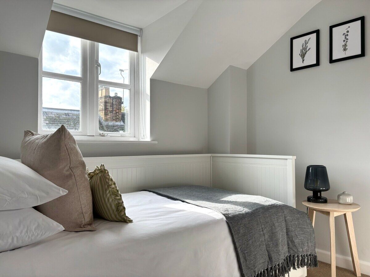 Iron/ironing board, Internet, bed sheets