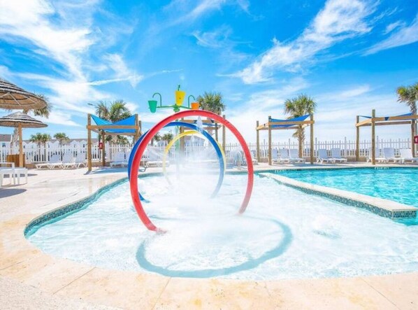 Piscina a l'aire lliure i piscina climatitzada