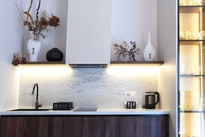 Fridge, stovetop
