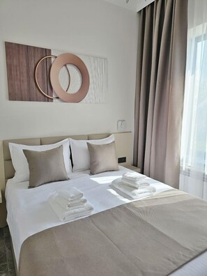 1 bedroom, bed sheets