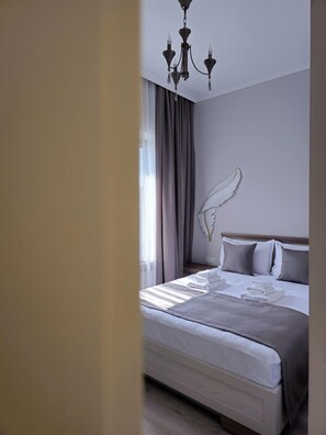 1 bedroom, bed sheets