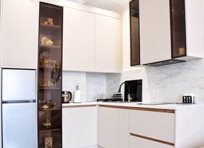 Fridge, stovetop