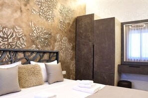 2 bedrooms, bed sheets