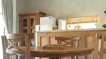 Deluxe Triple Room | Bathroom | Shower, towels, soap, toilet paper