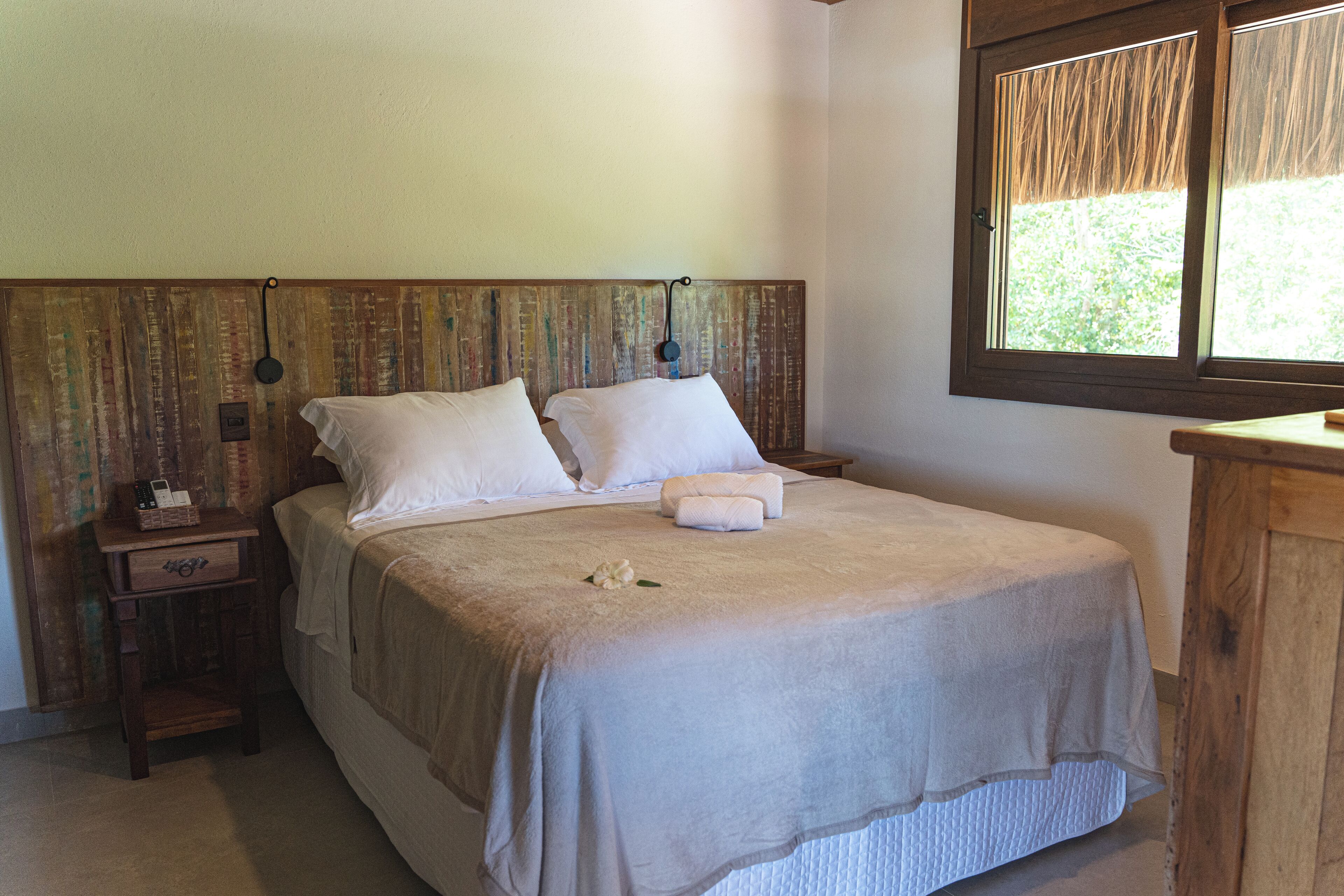 Bureau, espace de travail pour ordinateur portable, Wi-Fi gratuit