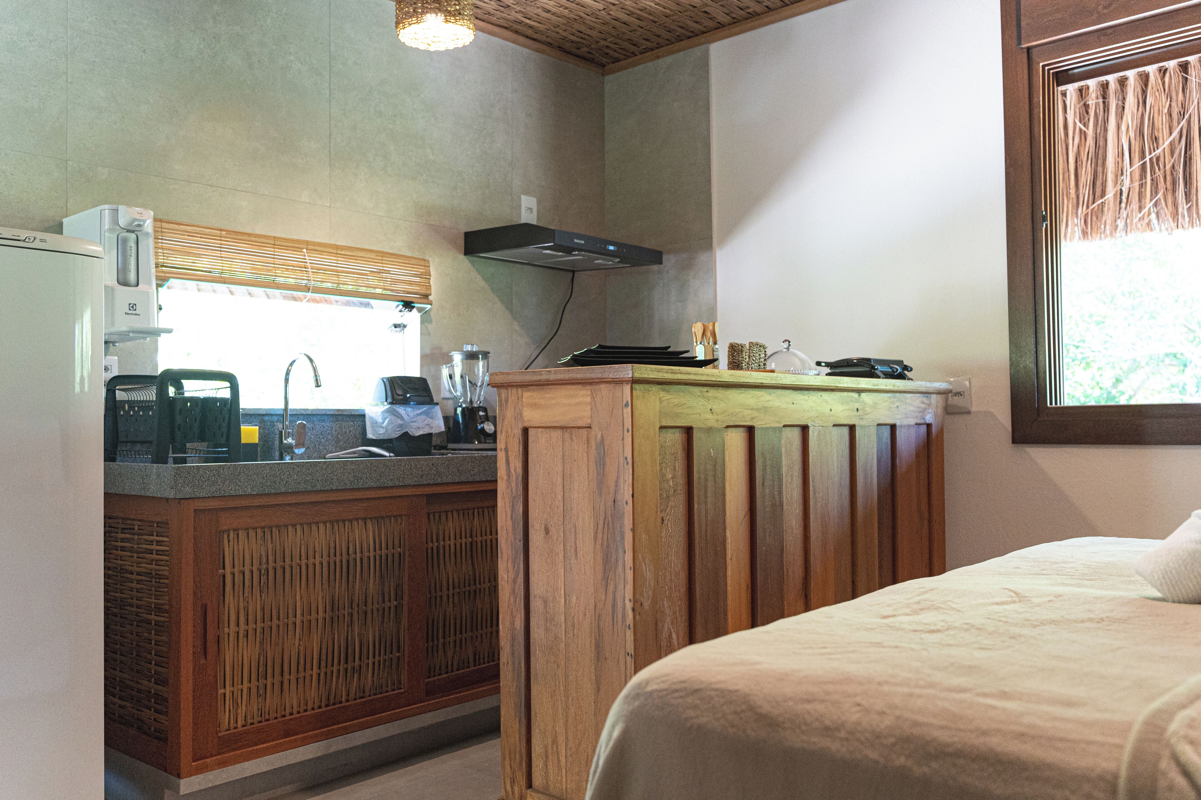 Bureau, espace de travail pour ordinateur portable, Wi-Fi gratuit