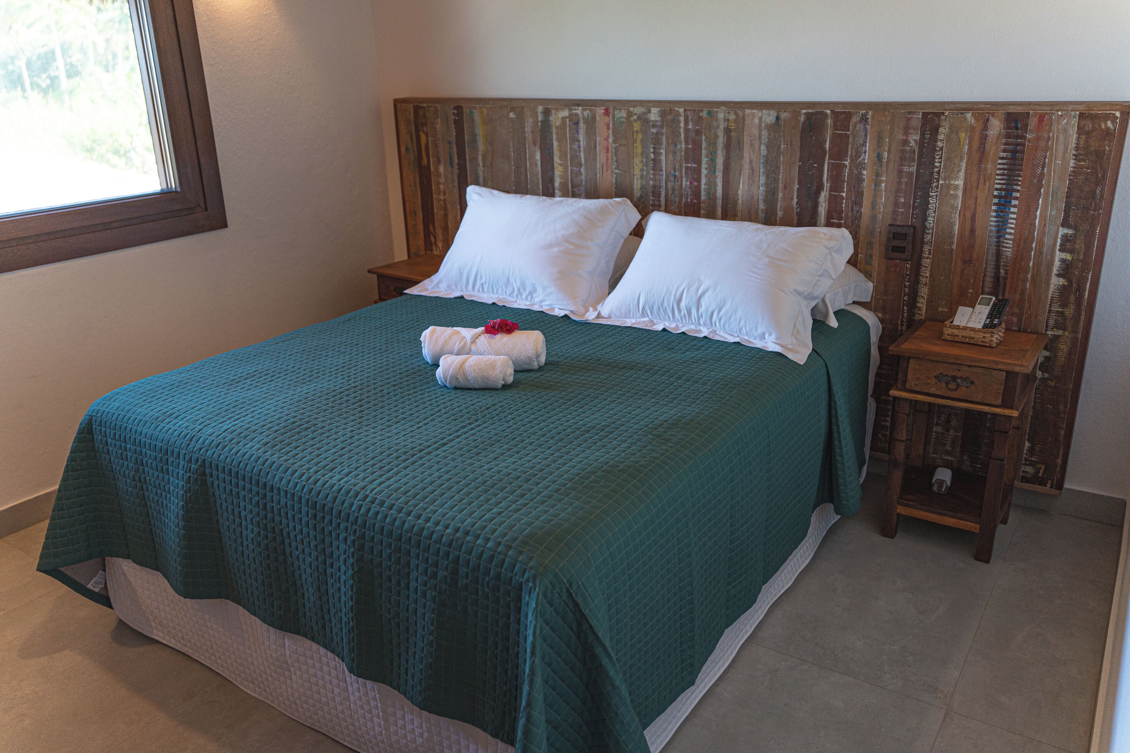 Bureau, espace de travail pour ordinateur portable, Wi-Fi gratuit