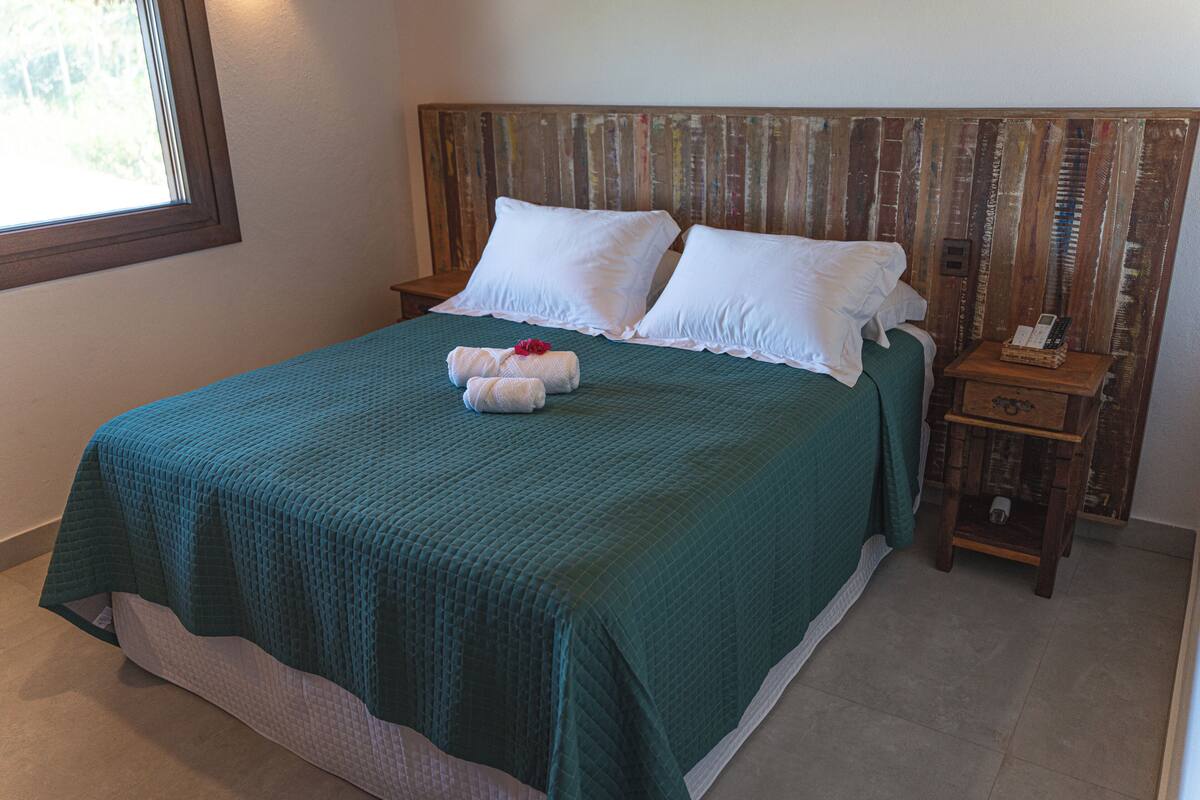 Kolmen hengen luksushuone | Työpöytä, kannettavalle tietokoneelle sopiva työtila, ilmainen Wi-Fi