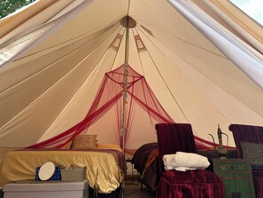 Room - #Y7 Whole New World -2 Dbl beds- No pets please (Drumheller)