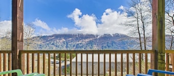 Ocean Views & Huge Deck – Walk to Beach & Trails!