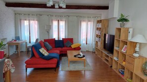 Living area - Loft 105 m² in the pedestrian historic district 2 minutes from the beach (Collioure)