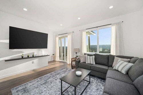 Modern Villa with Scenic Views