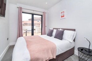 3 bedrooms, iron/ironing board, free WiFi, bed sheets