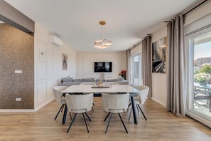 Deluxe Villa, Sea View | 5 bedrooms, premium bedding, memory foam beds, soundproofing - Villa La Vie (Podstrana)