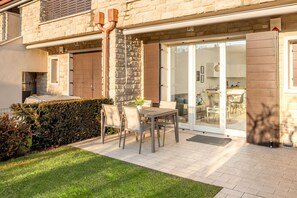 Outdoor dining - 614A Apartment Incanto del Lago (Cavaion Veronese)