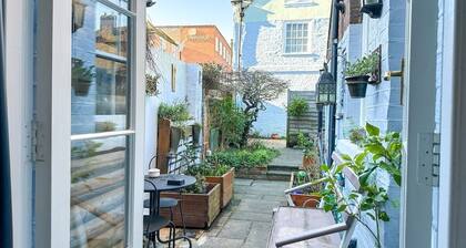 NEW Maple Cottage - City Centre - FREE Parking