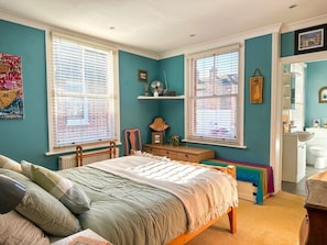 2 habitaciones, tabla de planchar con plancha y wifi gratis 