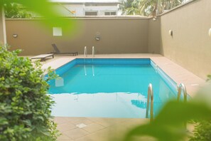 Outdoor pool - Accra Luxury Apartments at Avant Garde (Accra)