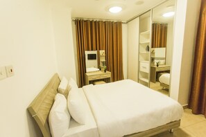 Iron/ironing board, free WiFi, bed sheets - Accra Luxury Apartments at Avant Garde (Accra)