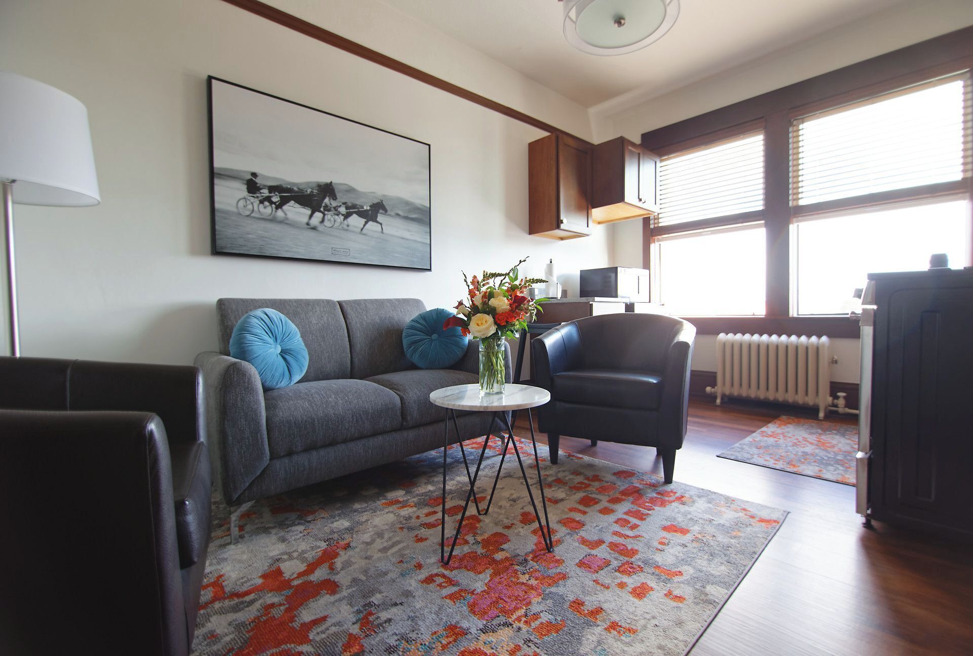 Quarto solteiro luxo, vista para a cidade | Individualmente decorados, individualmente mobiliados, Wi-Fi de cortesia