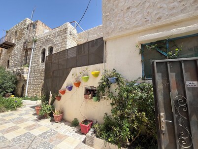 Charming 2-bedroom apartment in beautiful Karak with WiFi