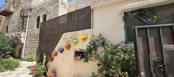 Charming 2-bedroom apartment in beautiful Karak with WiFi
