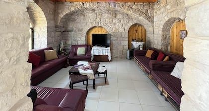 Charming 2-bedroom apartment in beautiful Karak with WiFi