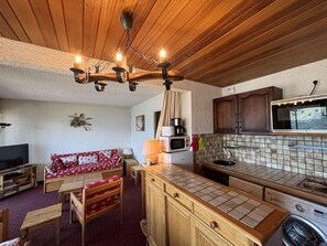 Kjøleskap, mikrobølgeovn, ovn og oppvaskmaskin