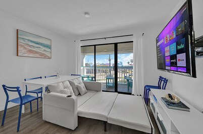 Balcony & Ocean Views: Beachfront Condo in Galveston, Texas