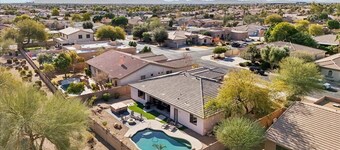 Spacious 5-bedroom house with Heated Pool, hot tub and fire pit.
