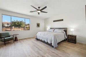 5 slaapkamers, een strijkplank/strijkijzer, gratis wifi, beddengoed