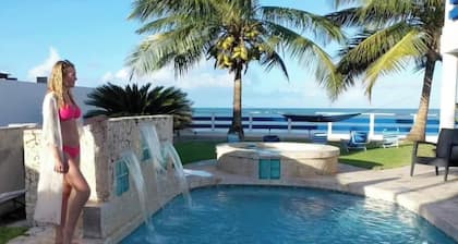 True Beachfront Stay in Luquillo, Hear the Waves – Steps to Food & Fun