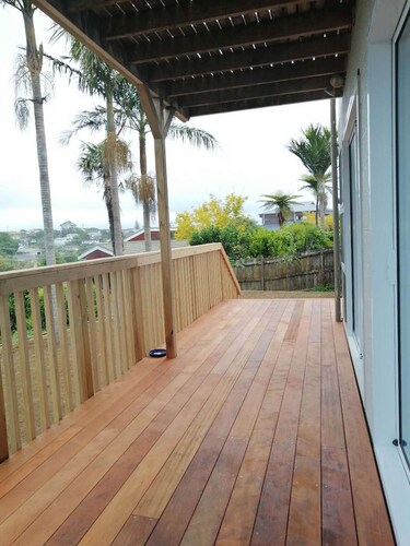 Takapuna Centre 3B & Netflix x 3 Bed 2 Bath & 3 Parking walking 5mins to beach