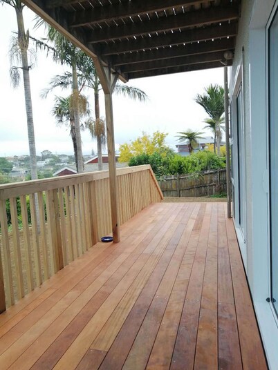 Takapuna Centre 3B & Netflix x 3 Bed 2 Bath & 3 Parking walking 5mins to beach
