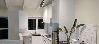 Takapuna Centre 3B & Netflix x 3 Bed 2 Bath & 3 Parking walking 5mins to beach