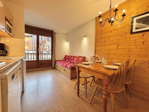 Interior - Ground floor, balcony, ski locker, 27m², Flumet (Flumet)