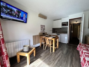 Interior - 150m from shops, 4th floor, balcony, tv, 20m², Méribel-Mottaret (Méribel - Les Allues)