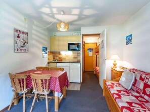 Dining - 150m from shops, 4th floor, balcony, tv, 20m², Méribel-Mottaret (Méribel - Les Allues)