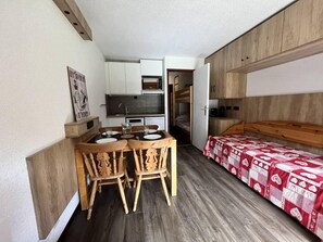 Room - 150m from shops, 4th floor, balcony, tv, 20m², Méribel-Mottaret (Méribel - Les Allues)