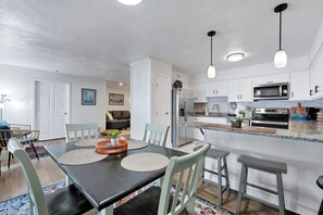 Dining - 2BR Chic’s Beach Gem • Walk to Shore • Dogs OK (Virginia Beach)