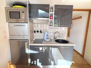 Fridge, microwave, oven, dishwasher - 3rd floor, view open, balcony, ski locker, 29m², Praz sur Arly (Praz-sur-Arly)