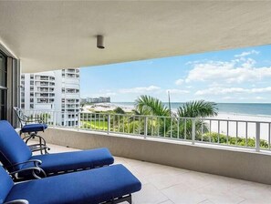 Property grounds - Beach front 3-bedroom condo with sweeping Gulf of America views in Marco Island! (Marco Island)