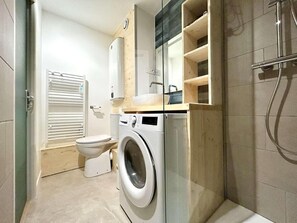 Bathroom - 100m from resort center, 1st floor, balcony, parking, tv, 28m², Serre Chevalier (Briançon)