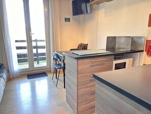 Interior - 200m from resort center, balcony, tv, ski locker, 25m², Risoul (Risoul)