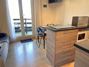 Interior - 200m from resort center, balcony, tv, ski locker, 25m², Risoul (Risoul)